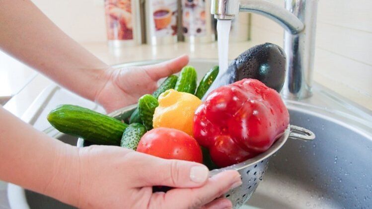 daržovių ir vaisių plovimas kaip prevencinė priemonė nuo parazitų